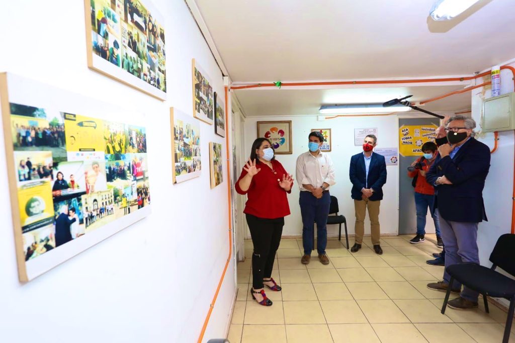 OHigginsBBNN's tweet photo. #BuenasNoticias: Esta tarde ministro @jisamit llegó a #Rancagua y junto a seremi @CVillegasGarate, @alcaldesoto y director @SenadisOHiggins, entregó anhelada concesión de inmueble fiscal a agrupación @afadips para continuar su gran labor por la inclusión en #OHiggins 🙌🏻👱‍♀️👱👵🏻👨🏻‍🦳🙌🏻 https://t.co/pOfNtzW4rB