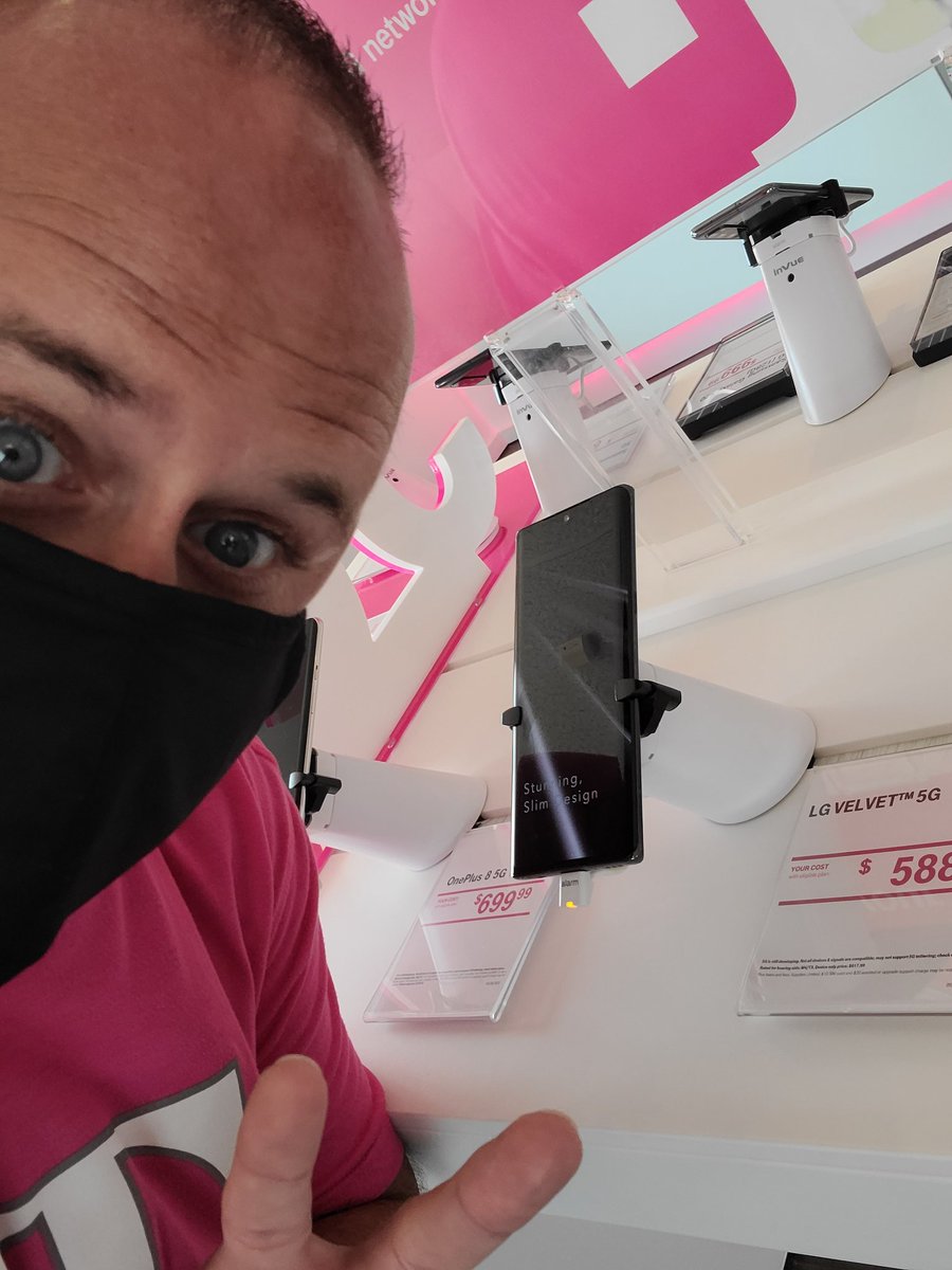 DSmittyII's tweet photo. @TyTykim001 Can't tell which is more fierce???... these eyes, or the new #LGVelvet5G https://t.co/NVpZ1ugvZF