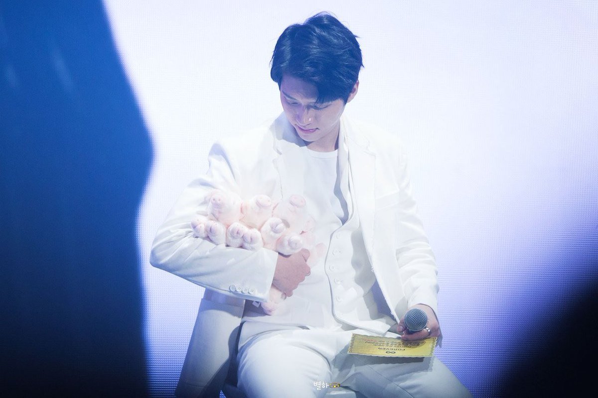 Namu2891's tweet photo. 돼지꿈 꾸게 해주세요🙏 
로또 당첨돼서 서울에서 덕질하며 살 수 있게 해주세요🙏 https://t.co/DEyglk9JuP