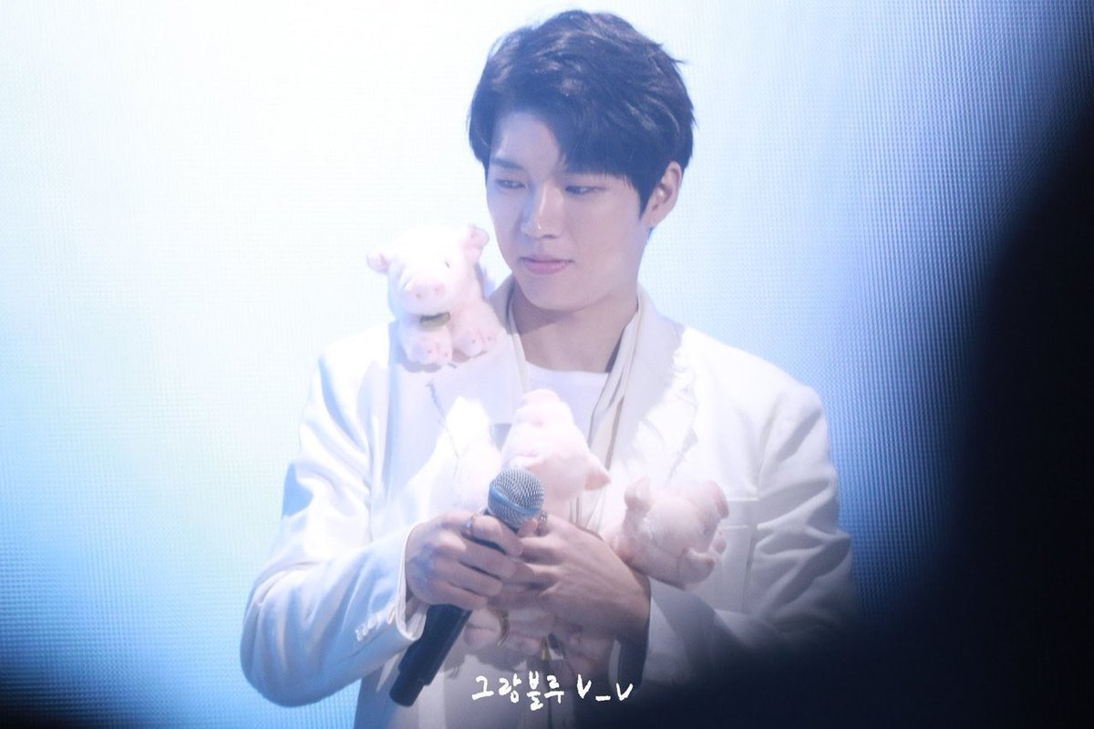 Namu2891's tweet photo. 돼지꿈 꾸게 해주세요🙏 
로또 당첨돼서 서울에서 덕질하며 살 수 있게 해주세요🙏 https://t.co/DEyglk9JuP