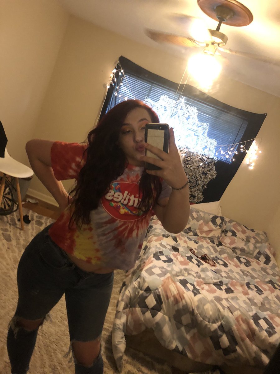 zoeeeeee420's tweet photo. pretty pretty girl💓 https://t.co/obJLQmDq85