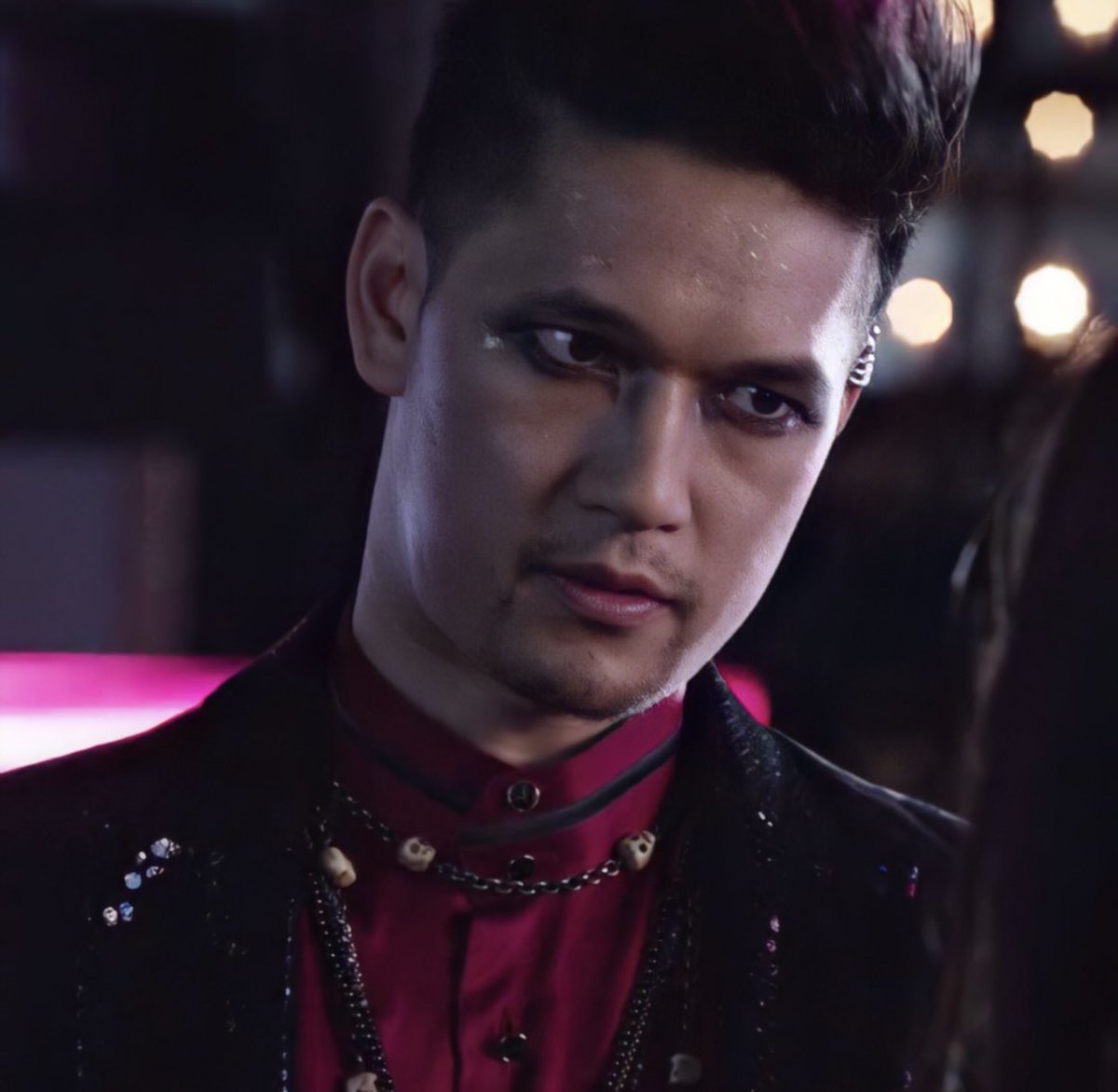 magnus bane [ shadowhunters ]