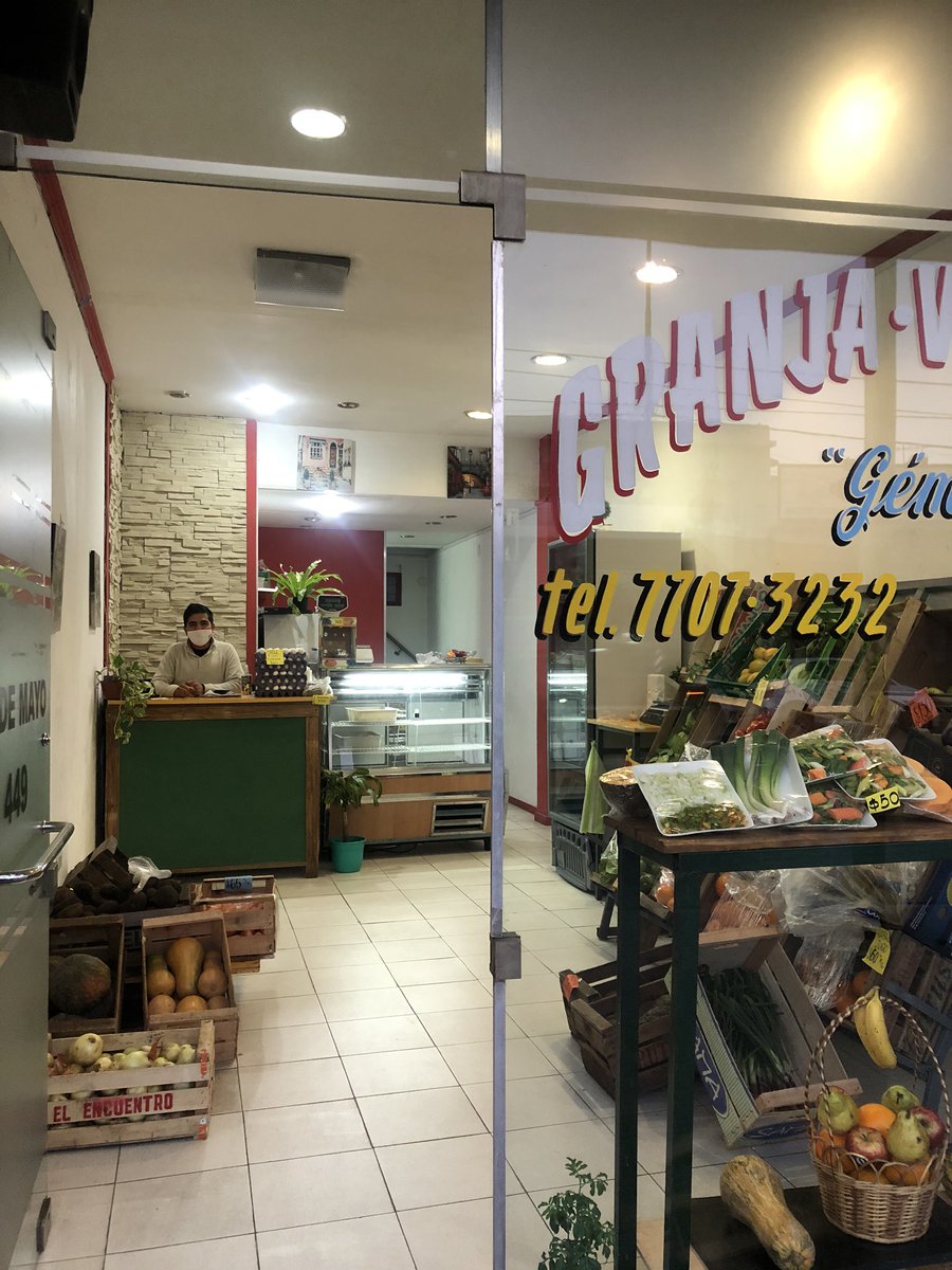 recontragus's tweet photo. Martin tenía un bar y lo tuvo que cerrar porque no podía mantenerlo más. Ahora abrió una verdulería y vende milanesas también, tiene dos hijos chiquitos 🥺 me ayudan a darle una mano? Porfi difundan https://t.co/zD5Plh9FPv