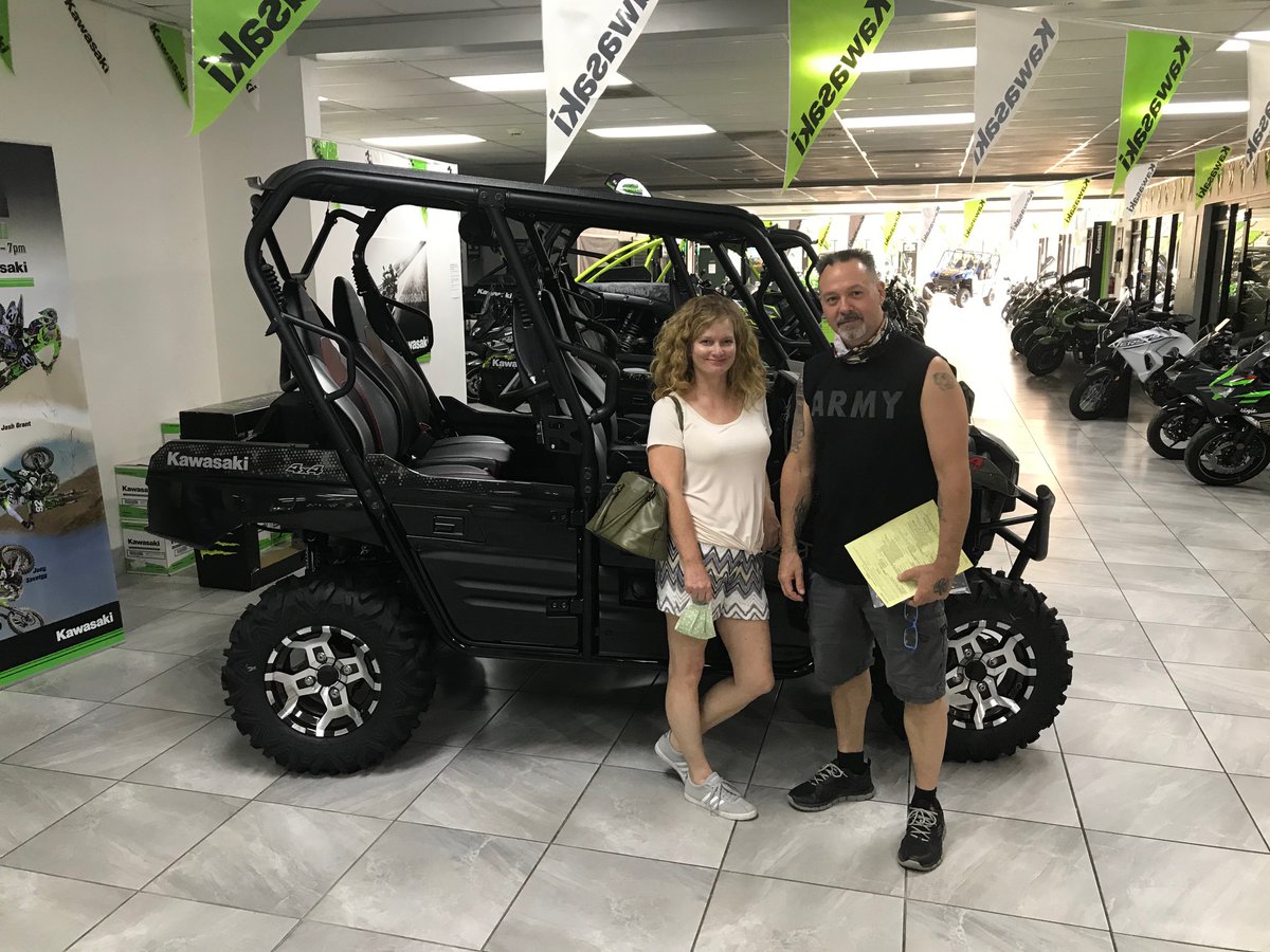 kellyskawasaki's tweet image. Michael and Krishna have decided to get into the off-road desert fun! They are picking up this nicely equipped 2021 #Kawasaki #Teryx4LE with windshield, street legal kit and Bazooka Party Bar #BluetoothSound! Thank you so much for your business and “Let The Good Times Roll!”