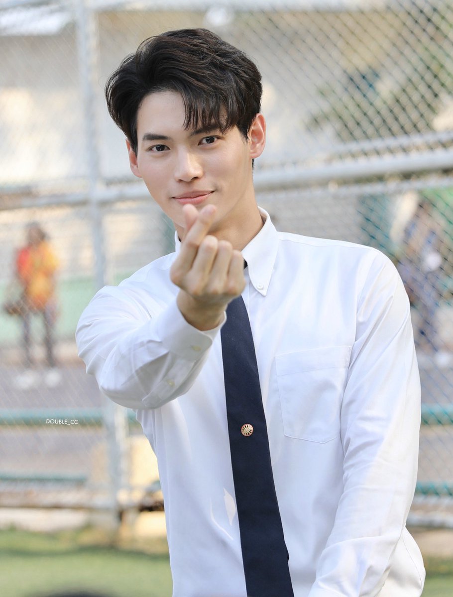 brightwinpics's tweet image. HAPPY 4MILLION FOLLOWERS ON IG, @winmetawin! 💚🐰 #4MAlwaysLoveWin