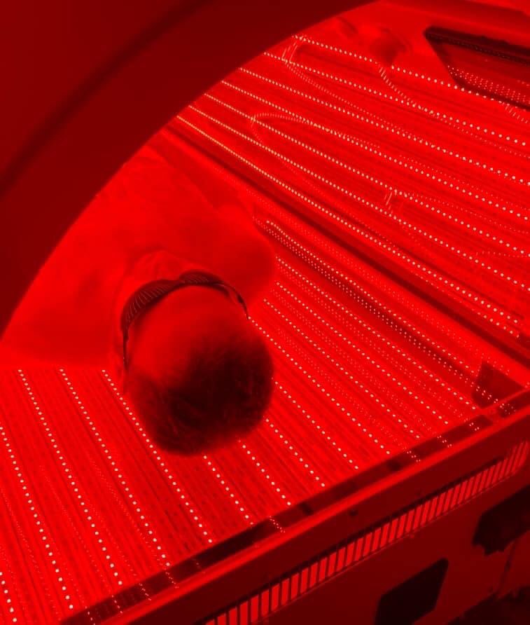 face_bare's tweet image. Put on the red light.... #pbm #photobiomodulation