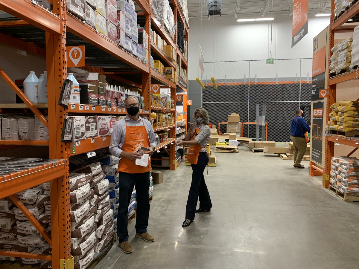 Kurt RMM being recognized by Nicole DEM for outstanding PARTNERSHIP AND SERVANT LEADERSHIP!