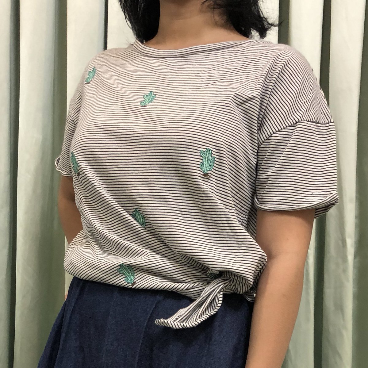 1) top striped stradivarius size M - 40k2) cacti knot shirt stradivarius - 40k3) sheer white top cavalier - 25k4) turtleneck tangan 3/4 uptown girl - 40k