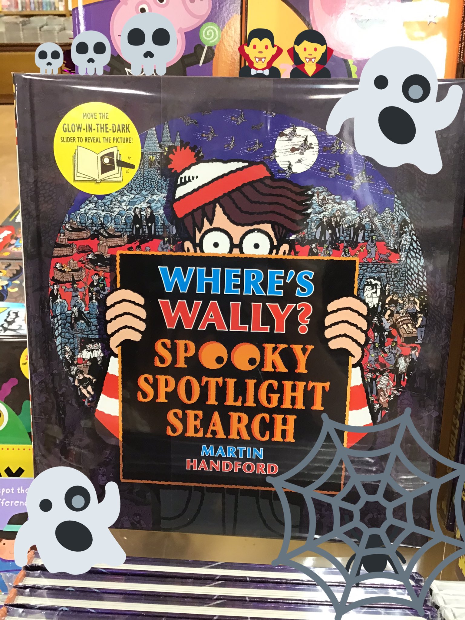 紀伊國屋書店 新宿本店 1階洋書czone ハロウィンフェアからオススメ本をご紹介 英訳版ウォーリーを探せから Spooky Spotlight Search 本には特殊な加工がしてあり付属の専用スティックでキャラクターを探す という絵本になってます 君は全部見つけ 紀伊國屋書店 新宿本店 1階洋書czone ハロウィンフェアからオススメ本をご紹介 英訳版ウォーリーを探せから Spooky Spotlight Search 本には特殊な加工がしてあり付属の専用スティックでキャラクターを探す という絵本になってます 君は全部見つけ