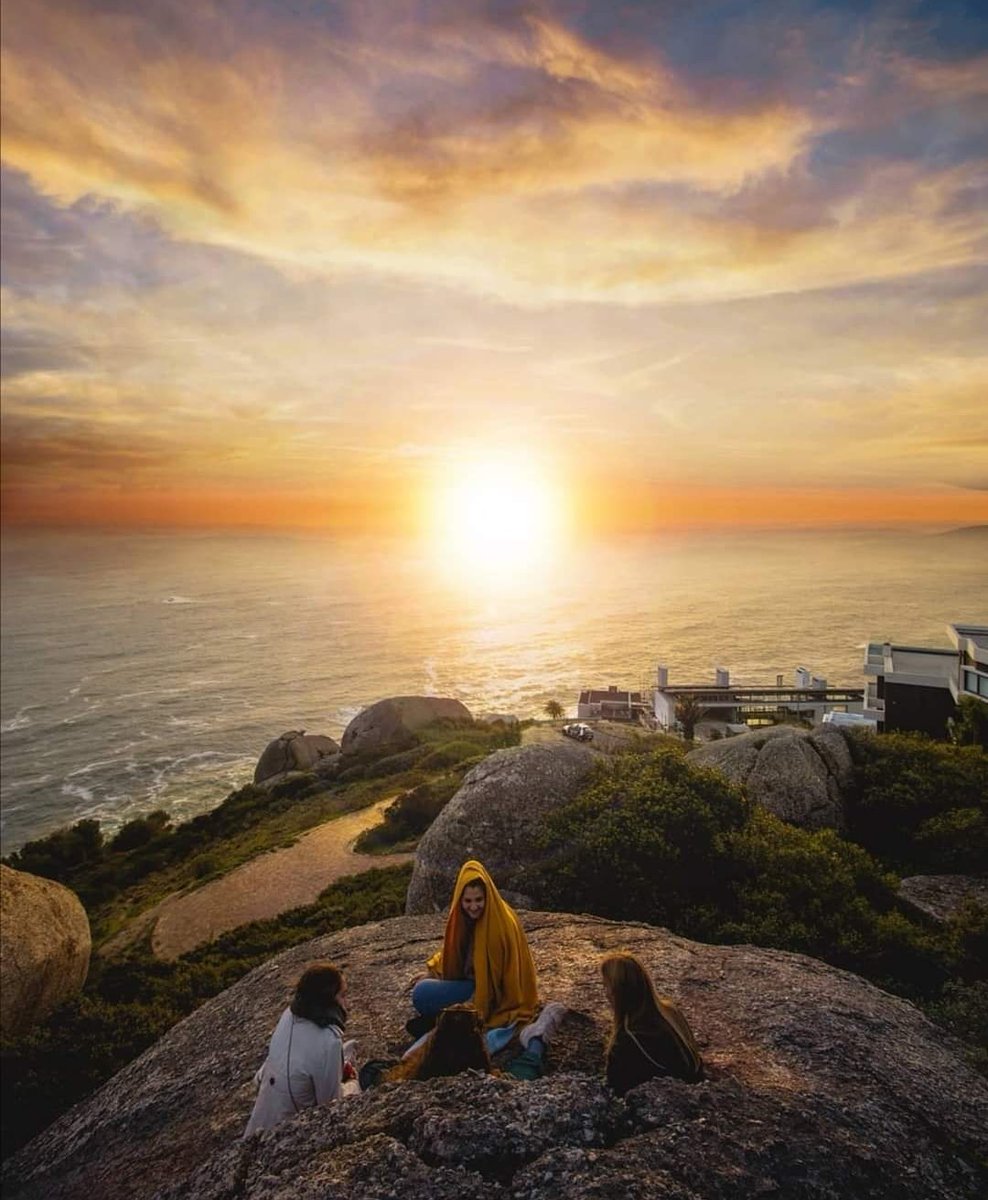 #HeritageDay #Sunrise 
Good morning #SouthAfrica 😎💙
#TourismMonth 

#LifeIsAnAdventure #AdventureTime #Adventurer #ExploreTheWorld #GoExplore #SeekAdventure #GoPlaces #NotLost #HikingAdventures #AdventureOn #StayAndWander #GoneOutdoors #Adventure_Culture #ChooseAdventure
