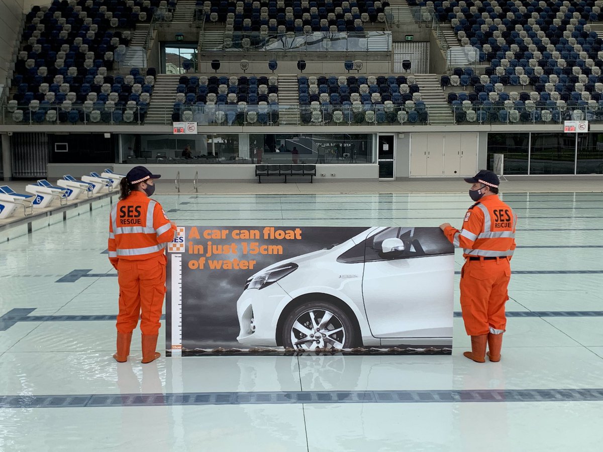 vicsesnews's tweet photo. Today we joined @BOM_Vic at @MelSportCentres to talk on the above average rainfall for this spring, increasing the chance of floods.
It can take just 15cm of water to float a small car - that’s the height of water shown in this Olympic sized pool. Never drive through floodwater. https://t.co/pGHrylAUei