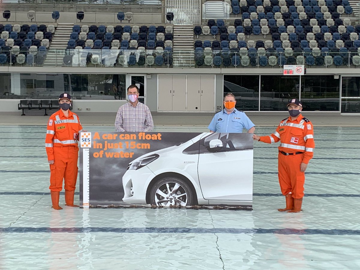 vicsesnews's tweet photo. Today we joined @BOM_Vic at @MelSportCentres to talk on the above average rainfall for this spring, increasing the chance of floods.
It can take just 15cm of water to float a small car - that’s the height of water shown in this Olympic sized pool. Never drive through floodwater. https://t.co/pGHrylAUei