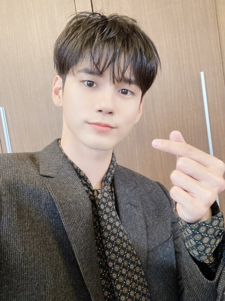 ✨ 200924 경우의 수 제작발표회 #옹성우 ✨

#옹성우_경우의수_첫방송 D-DAY 하루 전☝🏻
미리 만나본 눈부신 모습의 옹성우 그리고 이수💖
설렘 유발하는 사진작가📷 #이수 로 완벽하게 변신한 옹성우의 모습❗
내일 오후 11시 첫 방송되는 JTBC #경우의수 에서 확인하세옹ꈍꈊꈍ

#ONGSEONGWU