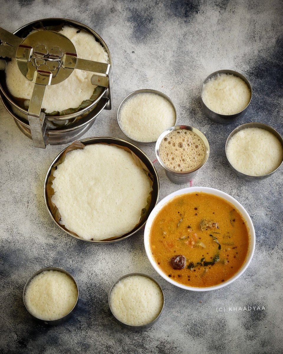 Happy frame as I call it .. Do you agree.. We love it when idli is dunked in Sambar just heavenly ...#foodie #idli #idlisambar #breakfast #breakfasttime #southindian #steamcooking #healthandwellness #healthylifestyle #helathyeat