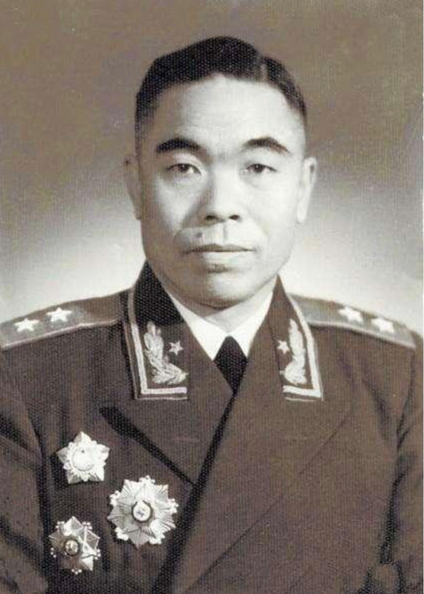 31) General Zeng Zesheng, commander of 60th Army, nominally belonging to Republic of China Army, but in reality of Yunnanese warlord Dian Army origin. His defection ended the Siege of Changchun, the greatest humanitarian tragedy of the Chinese Civil War. https://twitter.com/simonbchen/status/1308624233111584769?s=20