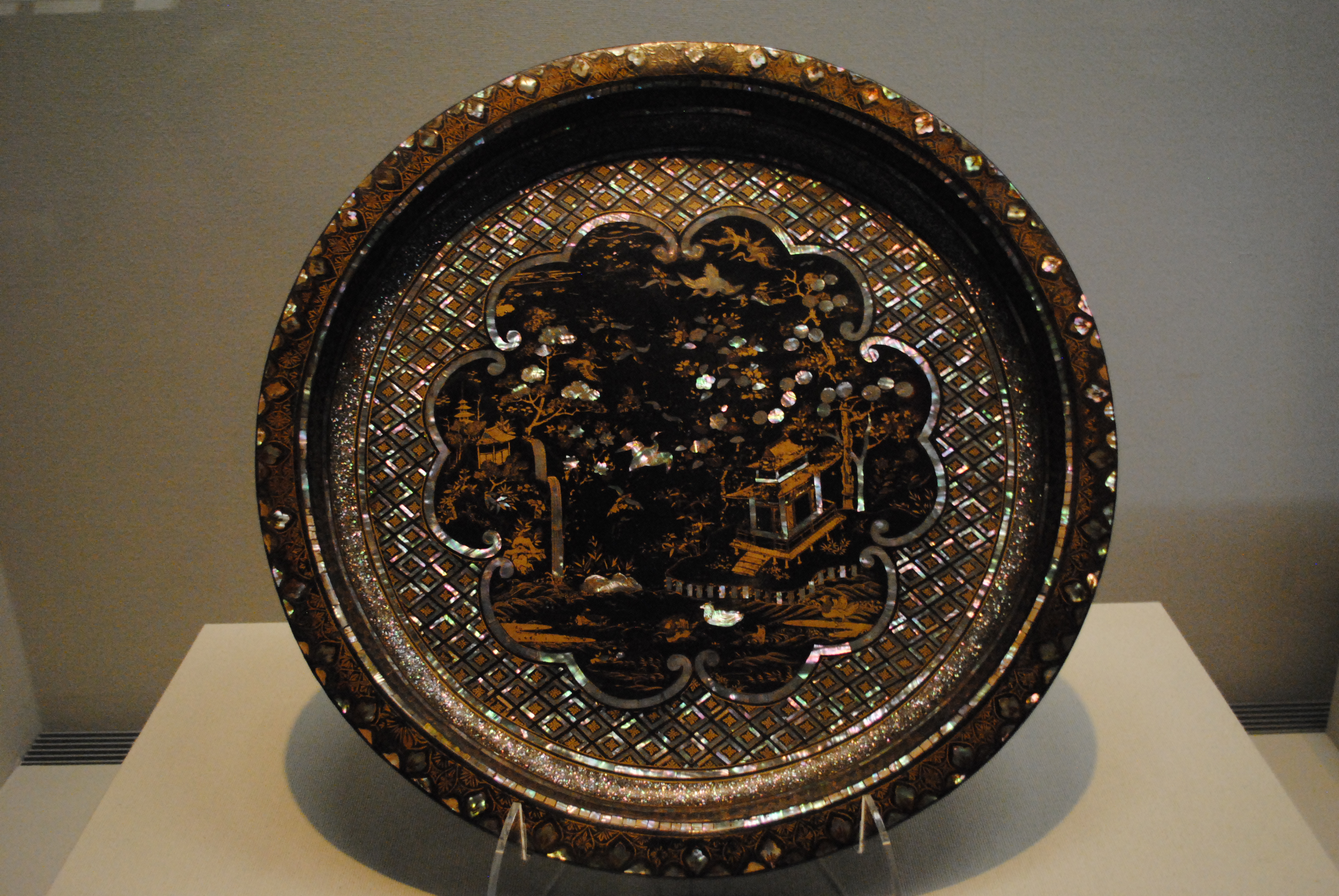 朱塗　金蒔絵山水文　卵殻盃　時代箱付　V　R4157 朱塗 金蒔絵山水文 卵殻盃 時代箱付 V R4157
