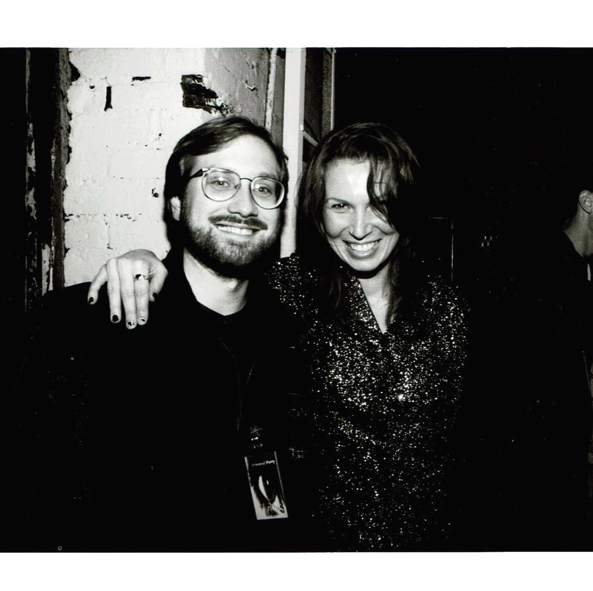HoneyUniversal's tweet image. Leslie with Ron Valeri WAXQ (Q104) in NYC after our opening set for the Goo Goo Dolls and Ash at the Armoury. 
@RonValeri