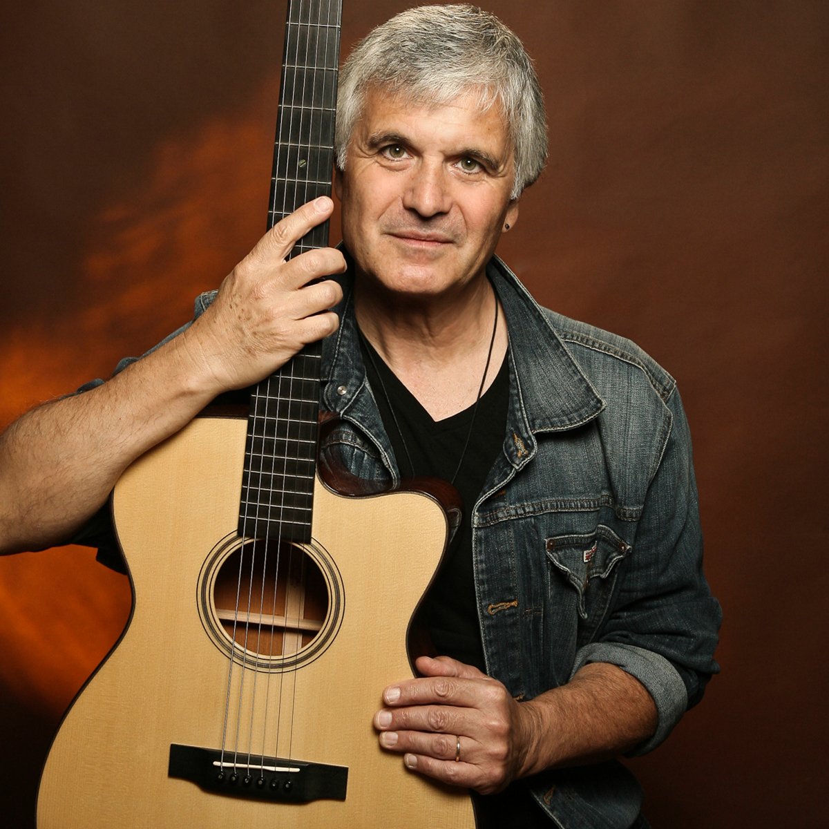 Thursday, September 24 at 5 pm PST — the transcendently talented solo-acoustic wizard Laurence Juber <a href="/OM28LJ/">Laurence Juber</a> is the guest on facebook.com/KingdomOfRockP…. Tune in and join the party! [Photo Credit: Michael Lamont]