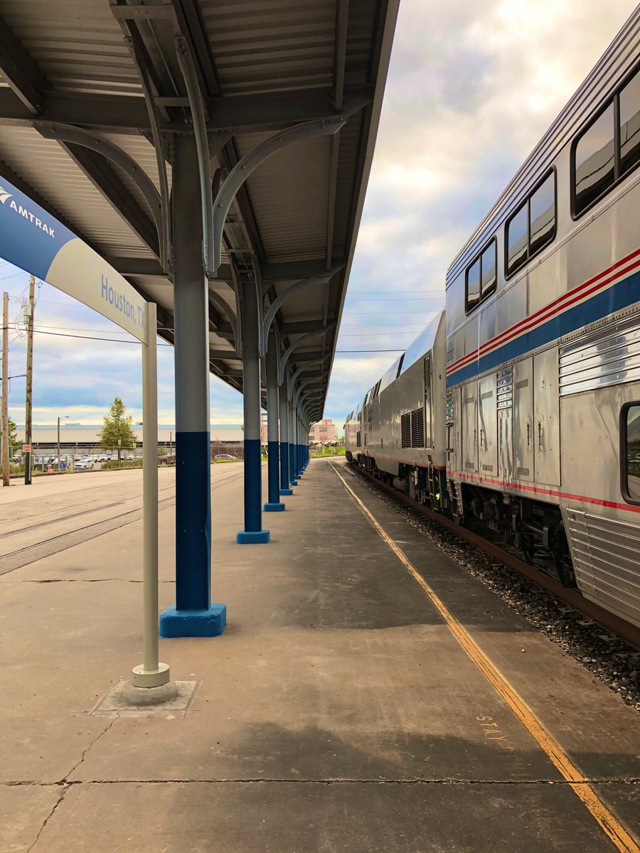 36 hour train trip starts now! Right on time...so far. – bei  Houston Amtrak Station (HOS)