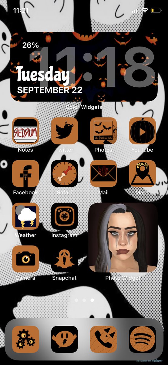 I designed my own logos for the iOS 14 update. It’s perfect for spooky season 👻 If your interested in these hmu, selling the pack of them for just $1.