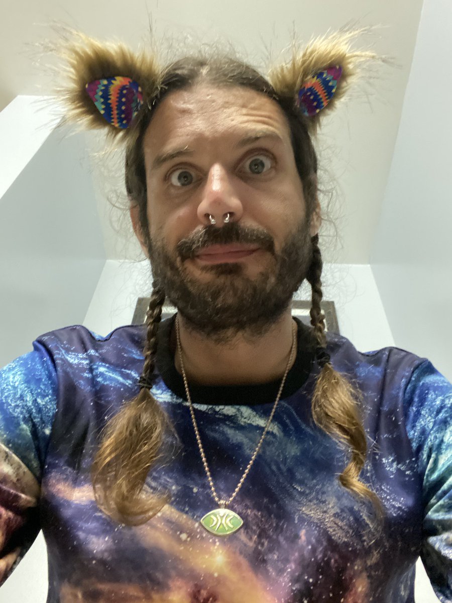I joined the #meowkult and am now a <a href="/KritterKlips/">KritterKlips</a> ambassador 😻! Use my code DANIELPOPS for 15% off your order at kritterklips.com