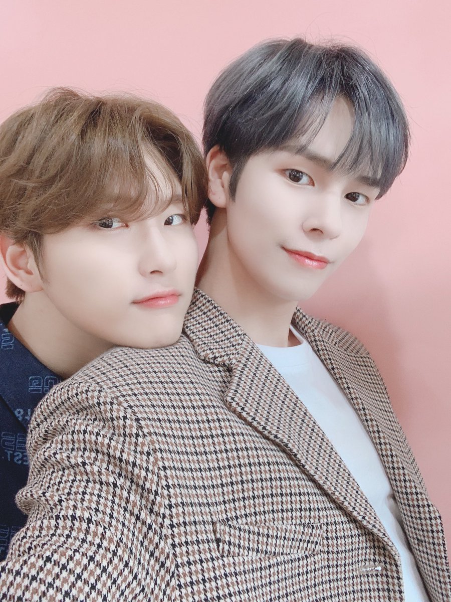 200924 • cravity_jp& #39;s update they really feed us a selca once a month, what a generous king but LETS BE HAPPY ITS A LEGAL SELCA!!!! they look so cute :(((