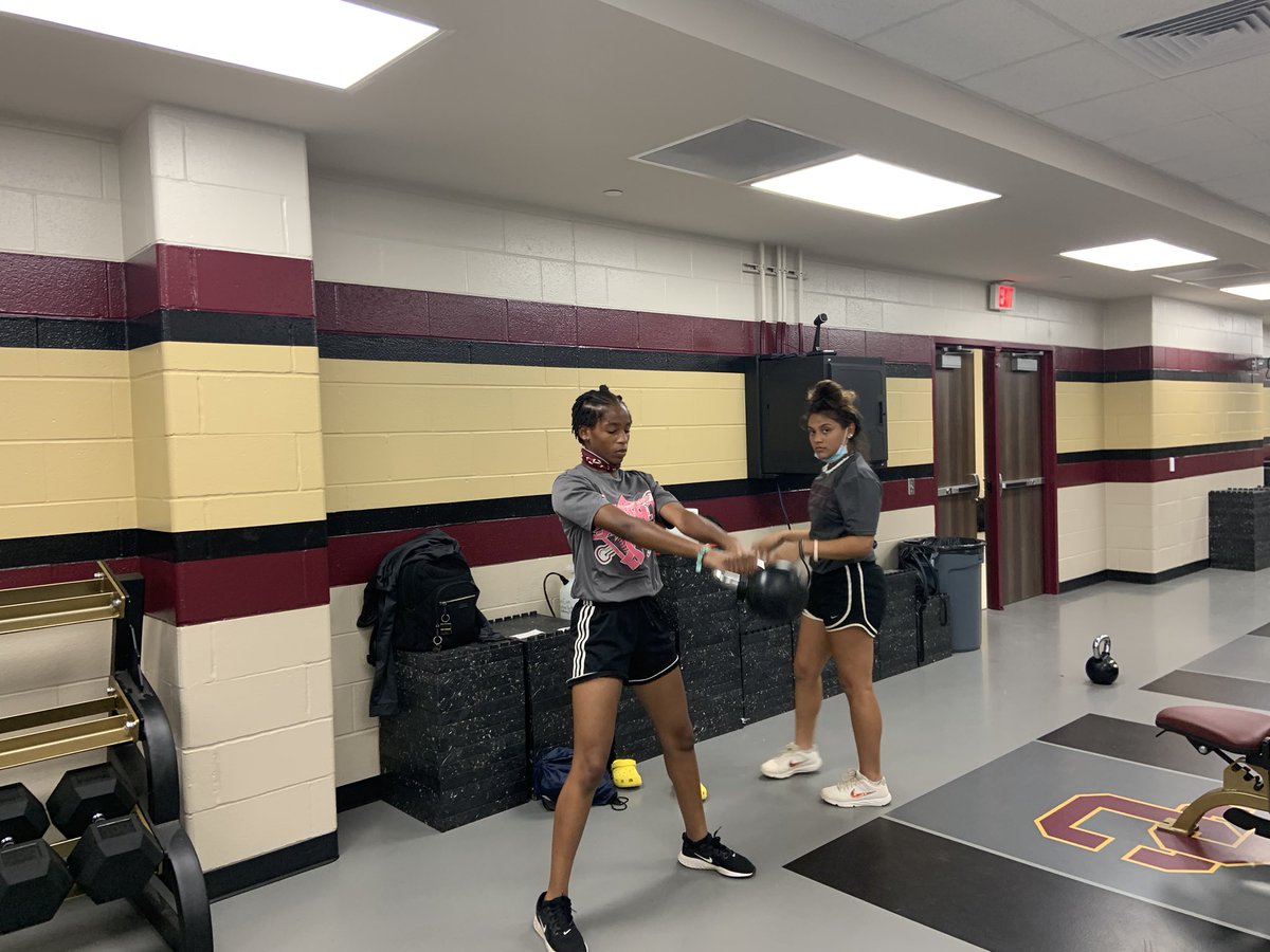 _SCHSSoftball's tweet photo. These BULLDOGS missed a day of work but were glad to be back today!!

#TSBeta  @HumbleISD_SCHS https://t.co/hkJ8oWTNhD