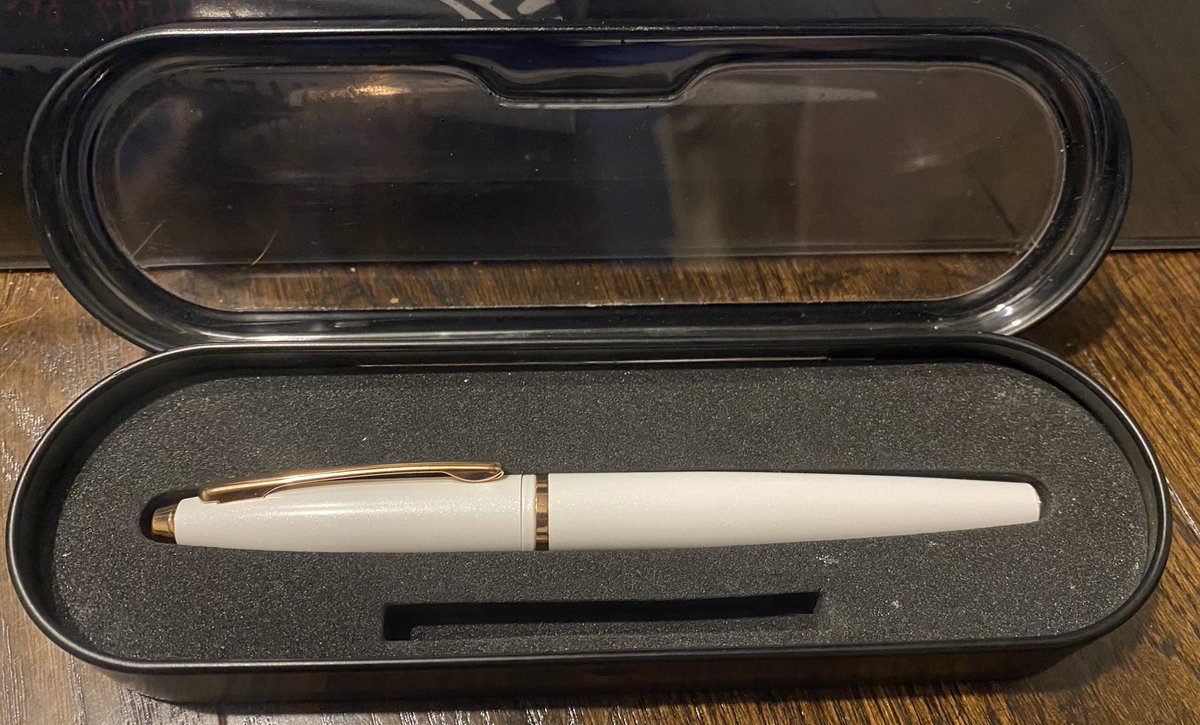 emyUSB's tweet image. IT WILL BE PROTECTED AND LOVED FOREVER IN ITS NEW HOME! 🥰

#case #pen #fancypen #officesupplies #iheartofficesupplies