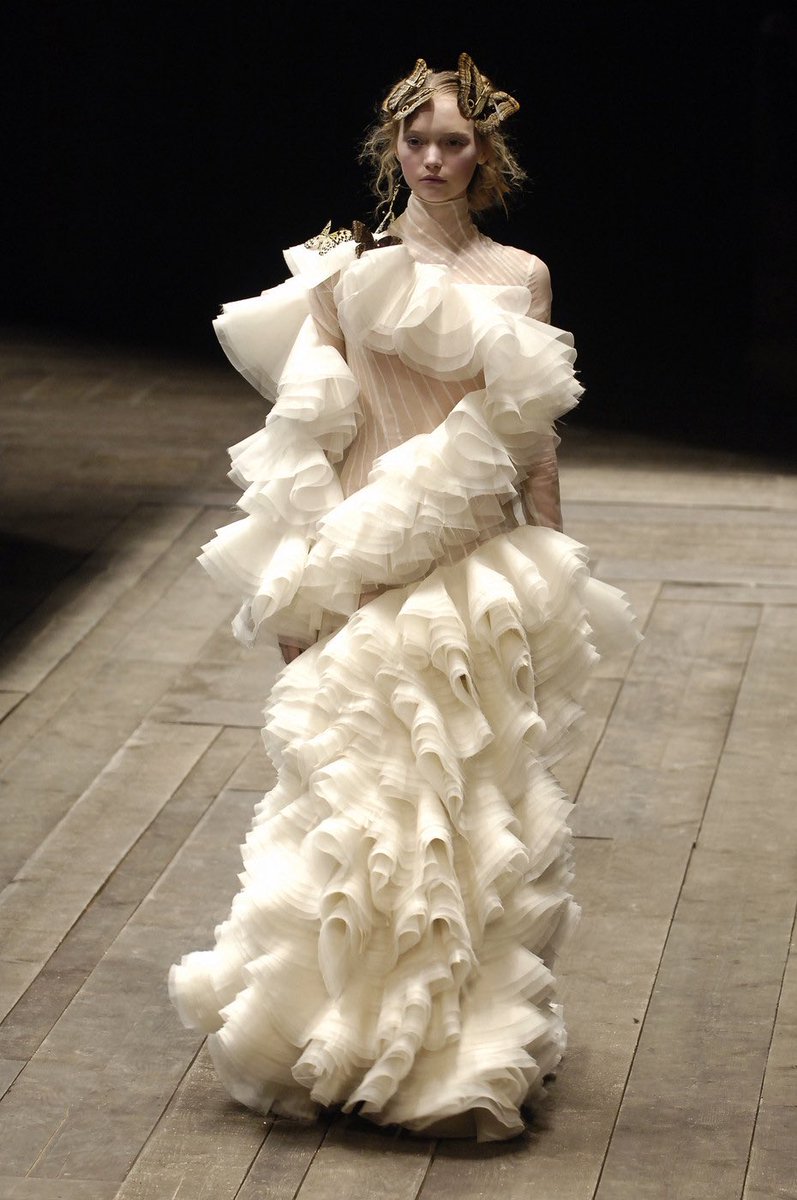Xylocoremium flabelliforme as Alexander McQueen fall 2006 ready to wear
