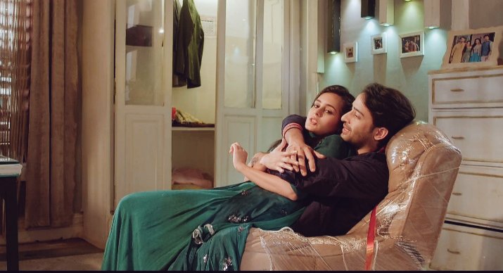 LetloveandLaugh's tweet photo. Finally one wish got approved.. Their cosyness.. Mishtu baby in Awwbira lap. . Why  abir needs a baby. 

#YehRishteyHainPyaarKe |#MishBir |#ShaheerSheikh  | #RheaSharma https://t.co/6yLbqqMJFt
