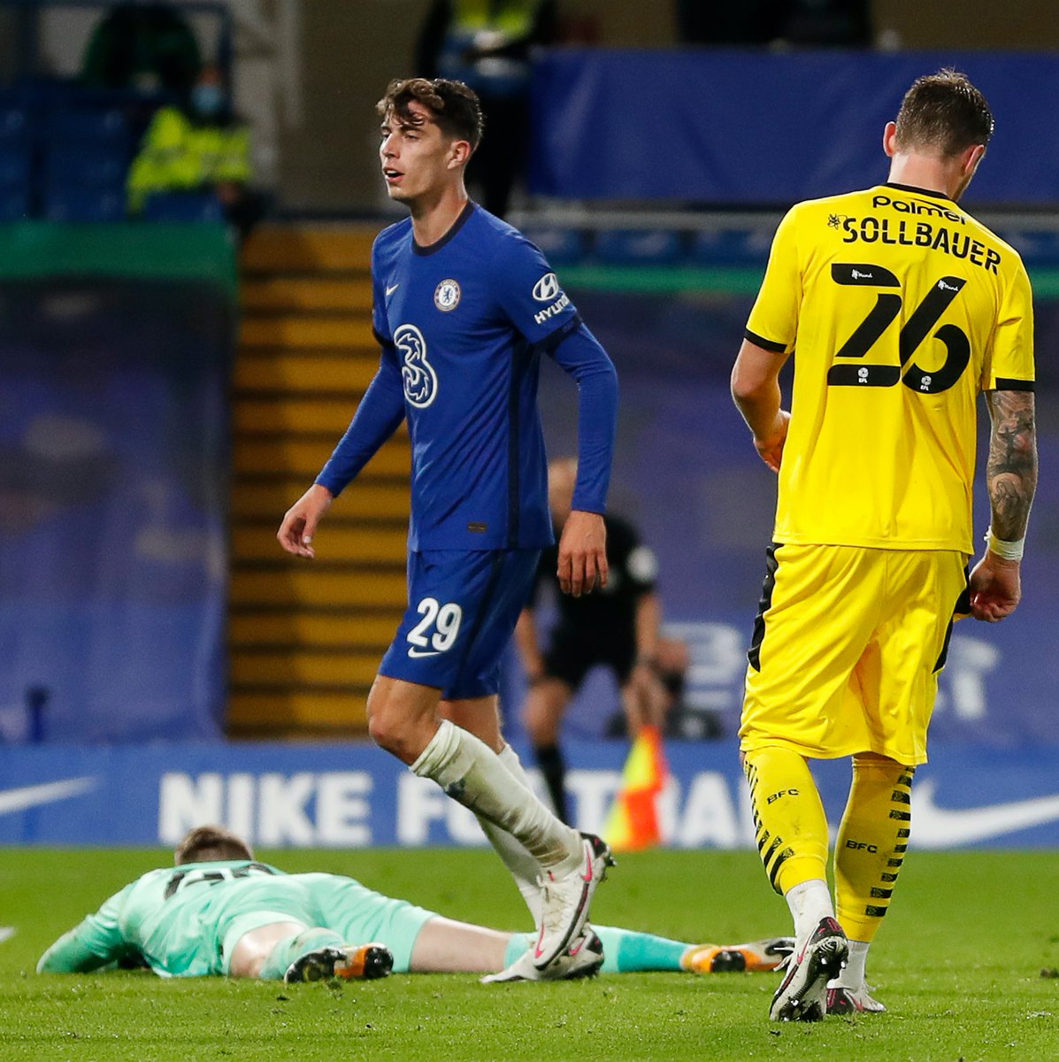 KM_Entertainmen's tweet photo. On his third appearance for @ChelseaFC, Kai Havertz scores the first hat-trick of his senior career ⚽️⚽️⚽️
 #Havertz #KaiHavertz #thiagosilva #CarabaoCup #EFLCup   #VamosChilenos #CHEBAR https://t.co/RTGtt3ilux