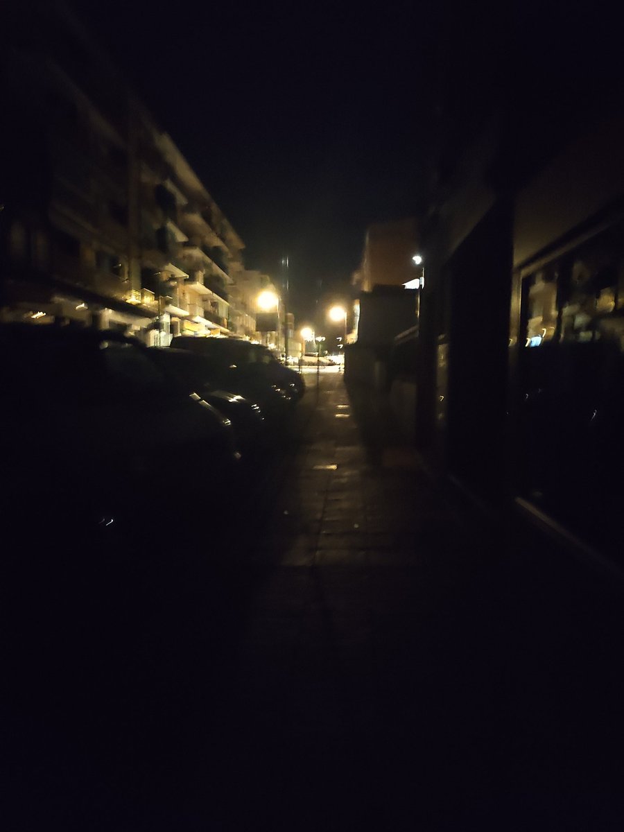 piit17_'s tweet photo. En alco y sanse apagan las farolas de las areas confinadas, ya no es si sales multa, ahora si quiero te corto la luz salgas o no.
(Aunque en la foto lo parezca, nose ve nada) https://t.co/LcFylseQhJ