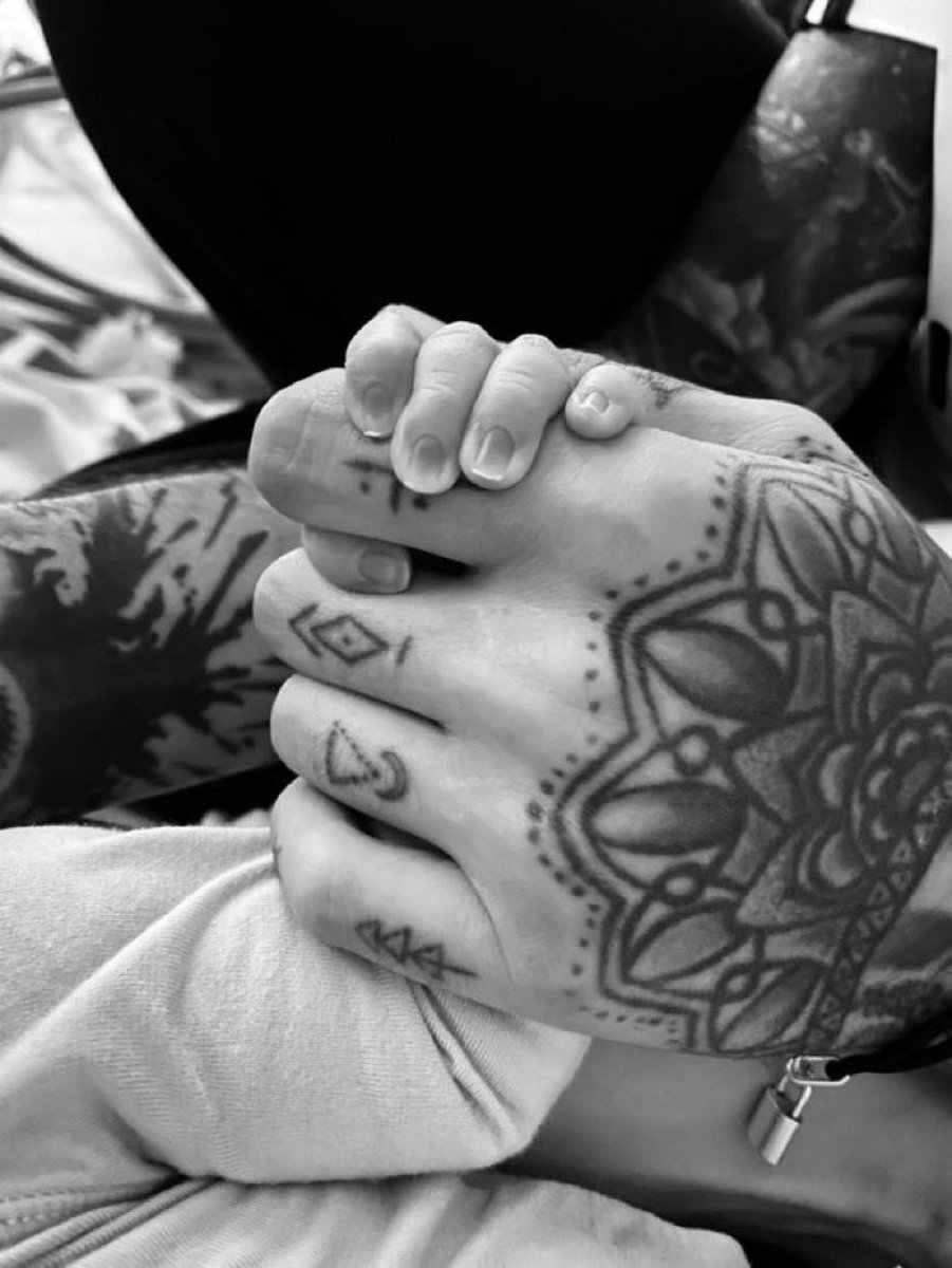 girlstalkcurls's tweet photo. LOUIS, LIAM, AND ZAYN ARE FATHERS 🥺 https://t.co/vV6deLtXsP