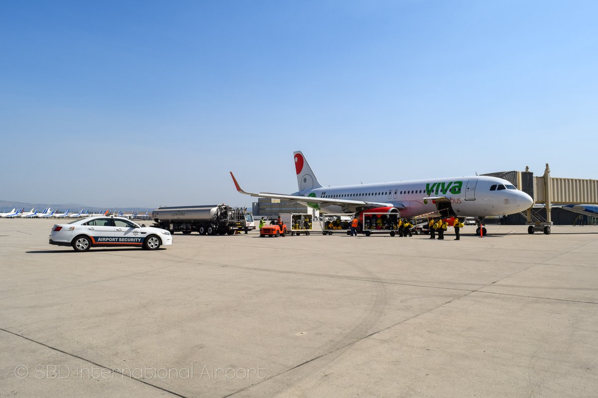 Precise coordination made today’s chartered <a href="/VivaAerobus/">Viva</a> flight carrying wildland firefighters from MX to support the <a href="/forestservice/">USDA Forest Service</a> #SQFCComplex a success. ¡Bienvenidos bomberos y muchas gracias por todo su apoyo! 🇺🇸🇲🇽
#luxivairsbd <a href="/sbdairport/">FlySBD - San Bernardino International Airport SBD</a> #uscustoms @r5_fire_news