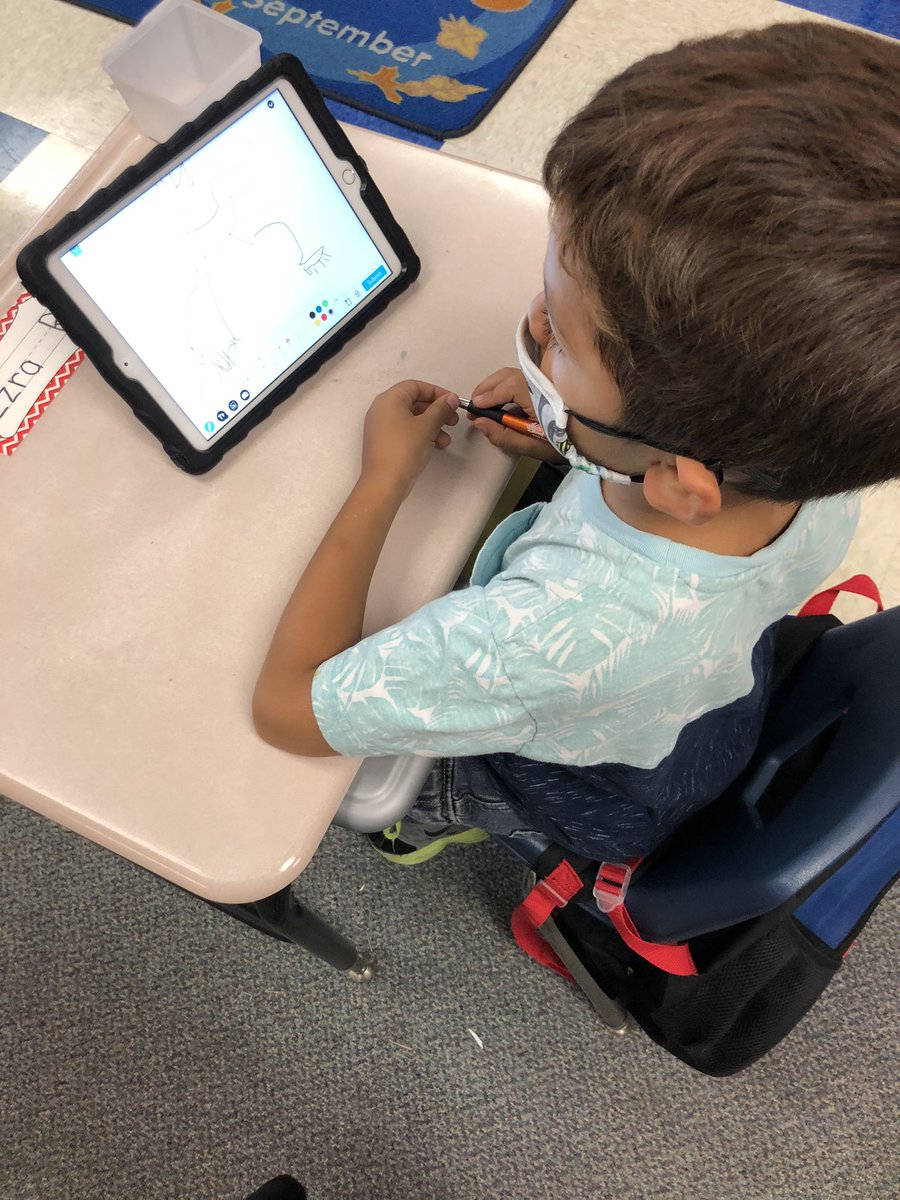 MrsKKelly19's tweet photo. Today was a win!
✅21 Kinder logged into @nearpod    ✅ directed drawing of No David!
✅proud librarian @usd259libraries @WPSWhiteElem #WPSProud https://t.co/uYQvn5lesV