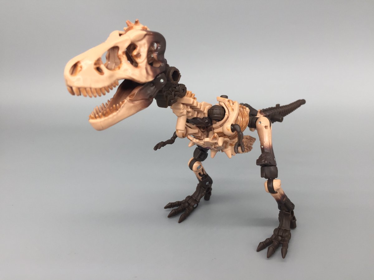 t3gundam's tweet photo. Transformer WFC Trilogy Kingdom came with Fossilizer Paleotrex
Check out my review in here:
https://t.co/VvvA5Jxruy
#transformerswfc #transformerkingdom #fossilizer #Paleotrex https://t.co/UtnIqFjDcr