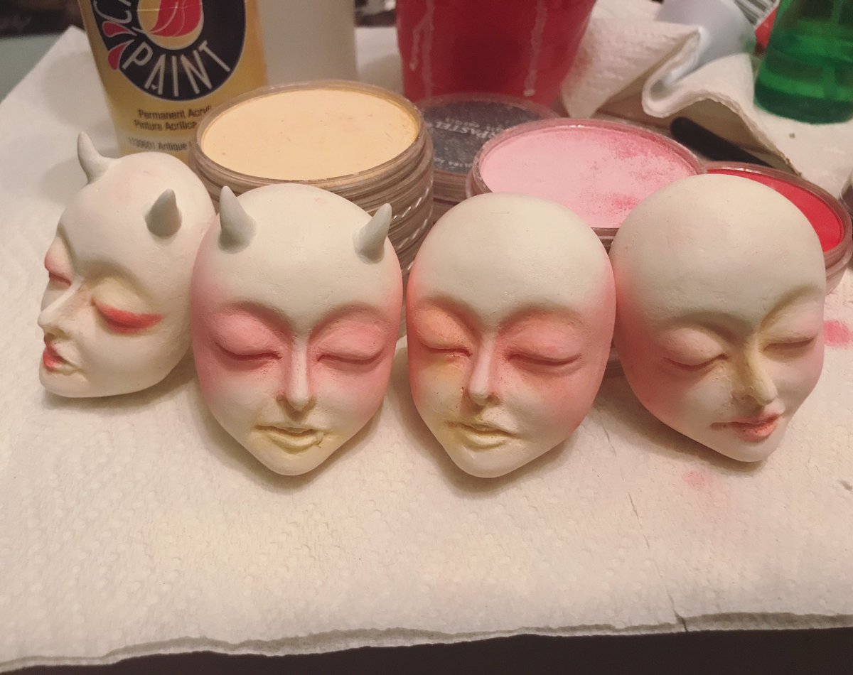 dollfacesbykfx's tweet photo. Painting up some Dollfaves for Etsy orders! https://t.co/yv1FlVqAQm https://t.co/w7N625cDfM