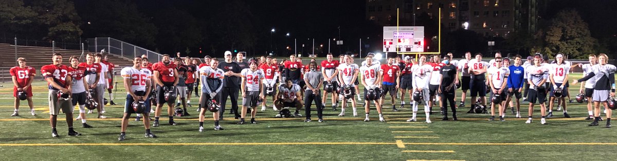 FootballPhenix's tweet photo. Une surprise attendait l'unité des porteurs de ballon ce soir: Tyrrell Sutton @AllOfASutton22 des @MTLAlouettes est venu transmettre son savoir. // Big surprise for RB squad tonight as Tyrrell Sutton came in to share some knowledge with the boys. Thx Sutty, you have a home here! https://t.co/FiJ0tczFSS