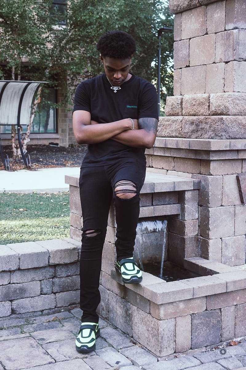 JaredStali's tweet photo. stand up nigga but I ain’t no joke, band up nigga I can’t go broke 💚 #HAPPYRICHDAYTOME 🌪 https://t.co/PsIbxyhJaf