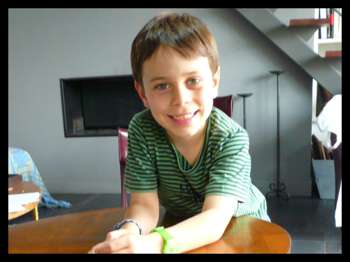 #A7ans Noé avait beaucoup de rêves: il voulait étudier à New York et Los Angeles, il souhaitait devenir militaire le matin, vétérinaire l’après-midi et tenir un restaurant le soir! A 7 ans, un gliome infiltrant du tronc cérébral s’est déclaré. 1/2