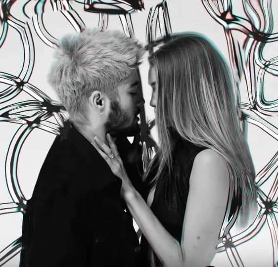 michaeel__12's tweet photo. La forma en que vimos está historia de amor atraves de cinco años, y ahora están formando una familia.

Y lo mas hermoso es que Zayn compartió un momento tan hermoso con nosotros.
💗🤧💗 https://t.co/GKYtVkqa4w