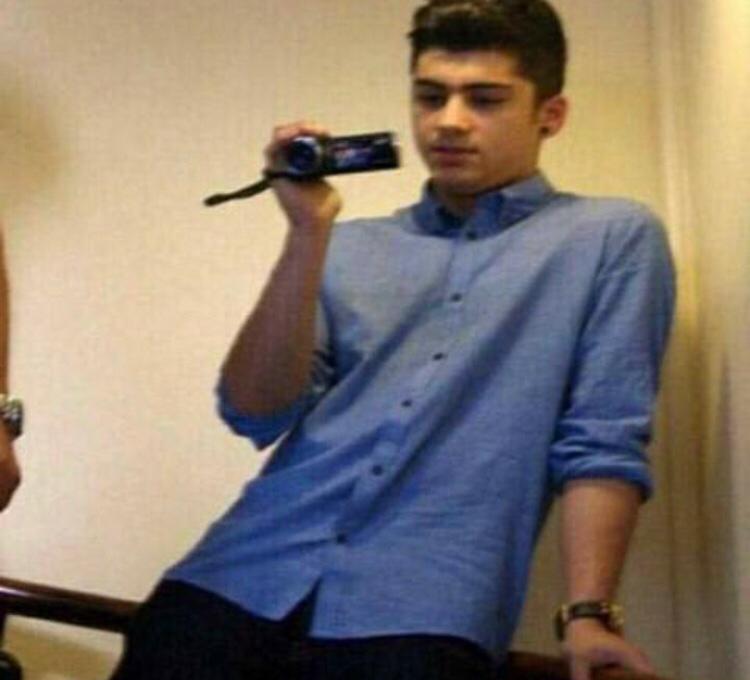 LppClaudia's tweet photo. Zayn grabando cuando nació su hija
#Zayn #ZaynMalikPY 
#OneDirection #onedirectionmemes https://t.co/sfG9b1NPWw