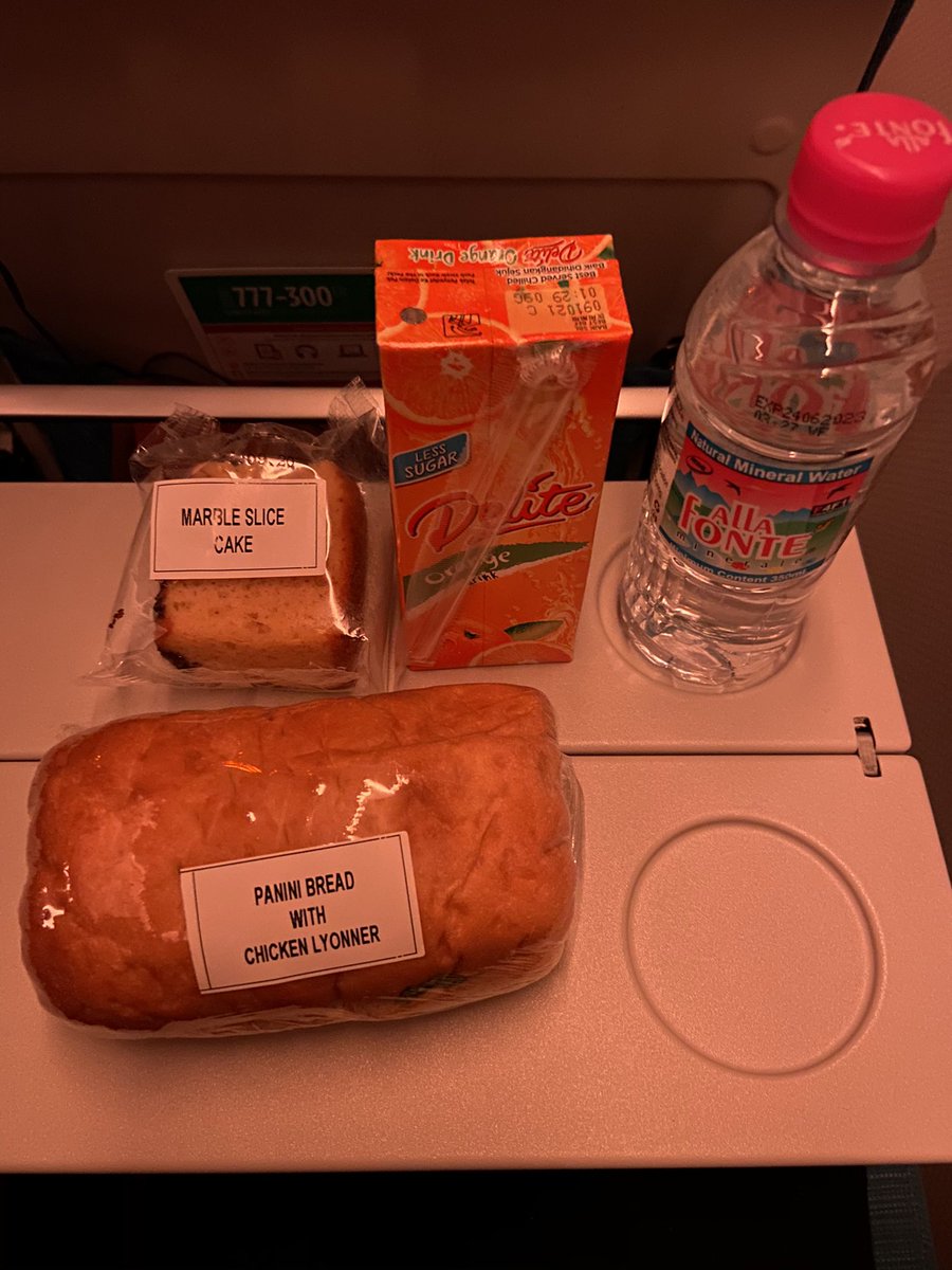 If you are expecting good food on a flight during a pandemic, be prepared to be disappointed hahaha.My 10hr flight ada two meals, one lepas takeoff and one before landing. Since this pandemic shit, TA stopped giving us hot meals and gave us cold sandwiches as main.