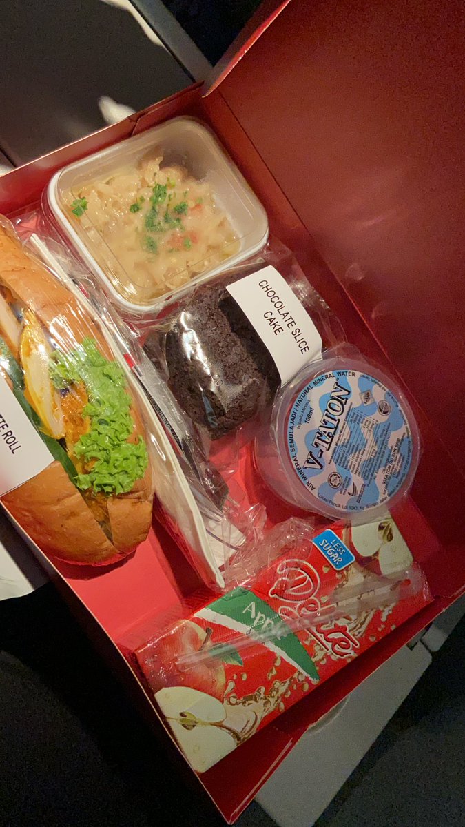 If you are expecting good food on a flight during a pandemic, be prepared to be disappointed hahaha.My 10hr flight ada two meals, one lepas takeoff and one before landing. Since this pandemic shit, TA stopped giving us hot meals and gave us cold sandwiches as main.