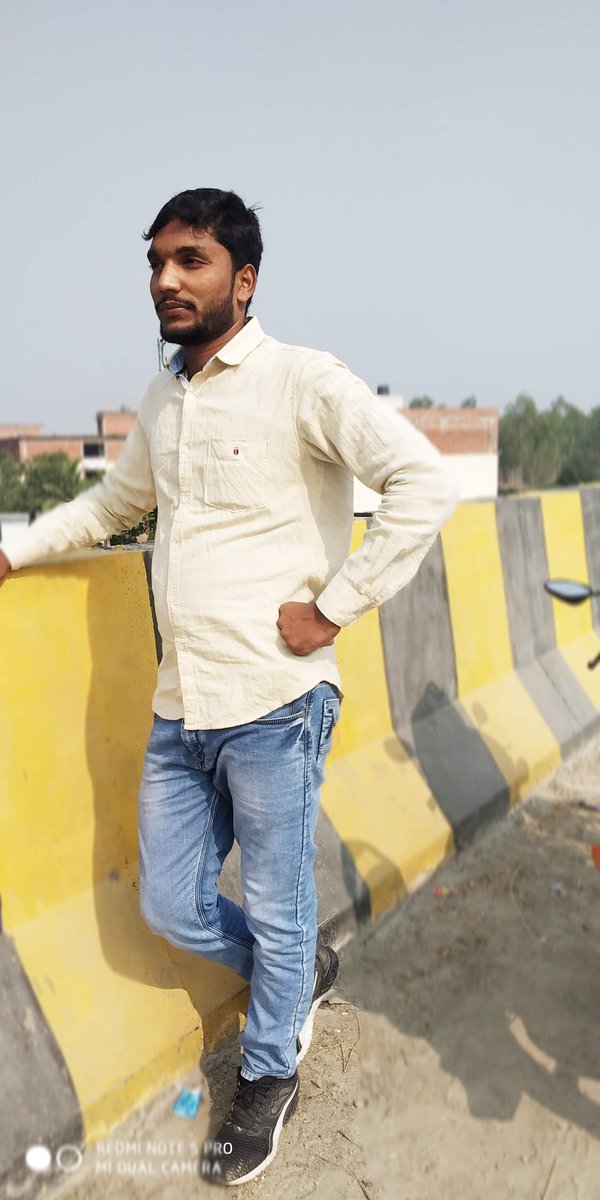 santprasadm's tweet photo. वह पथ क्या पथिक कुशलता क्या 
जिस पथ में बिखरे शूल न हों,
नाविक की धैर्य कुशलता क्या
 जब धाराएं प्रतिकूल न हों ।।

#SSnama l #Maurya
@AalokTweet https://t.co/52CCtI8iAm