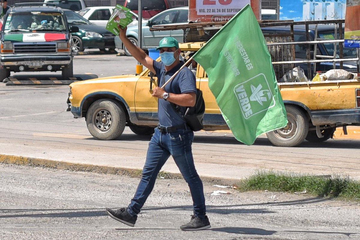 RickyShowMen's tweet photo. Algunos de los momentos que vivimos el día de hoy en ciudad Frontera Coahuila, mi tierra querida 💚 Cada día me encuentro con personas que quieren un cambio y vamos a trabajar por ello 💪
#SÍPODEMOS #YoConRicky #PayaVamos https://t.co/PkJPbHWoE5