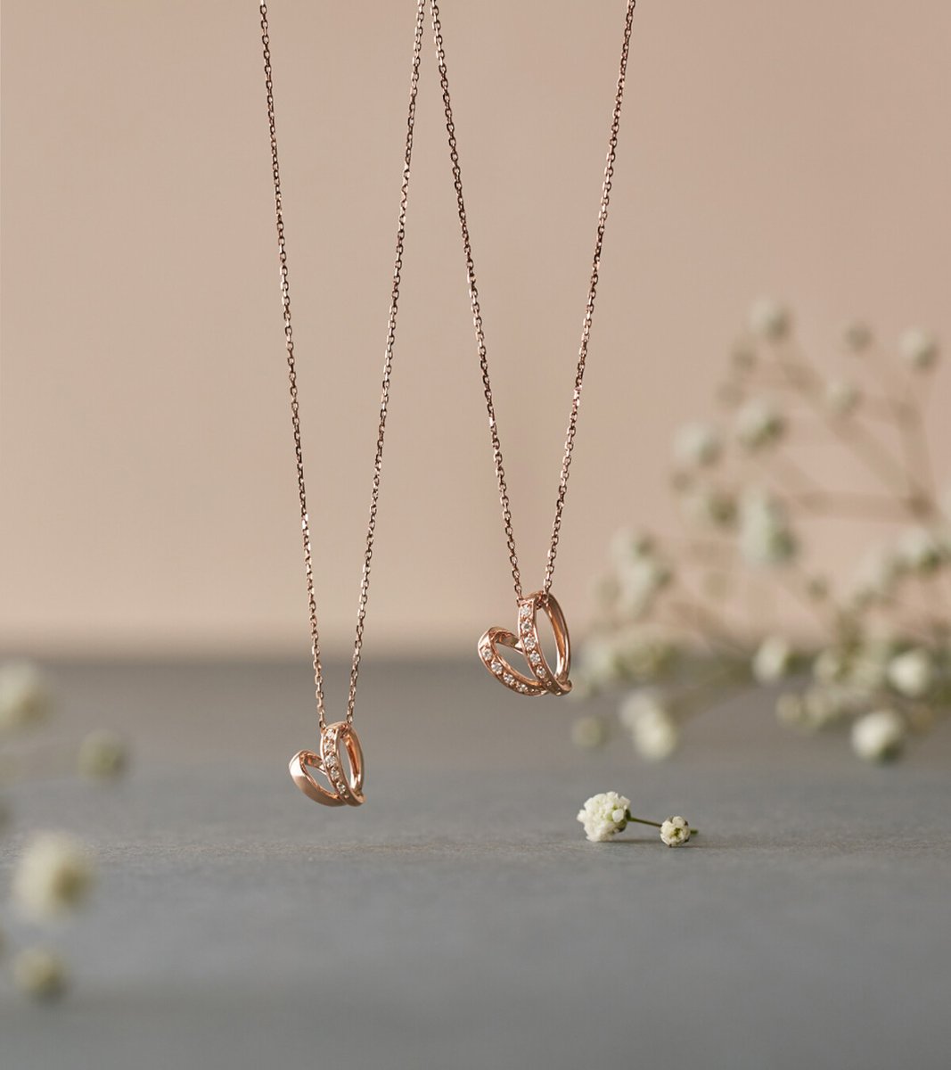 ４ C ヨンドシー Twitterissa Diamond Jewelry 可憐なハートを一本のリボンで立体的に描いたような ダイヤモンドネックレス ラグジュアリーな立体感は女性の魅力を引き立てます 左から T Co Rkflrpk2pw T Co J8zbiqepxu ヨンドシー