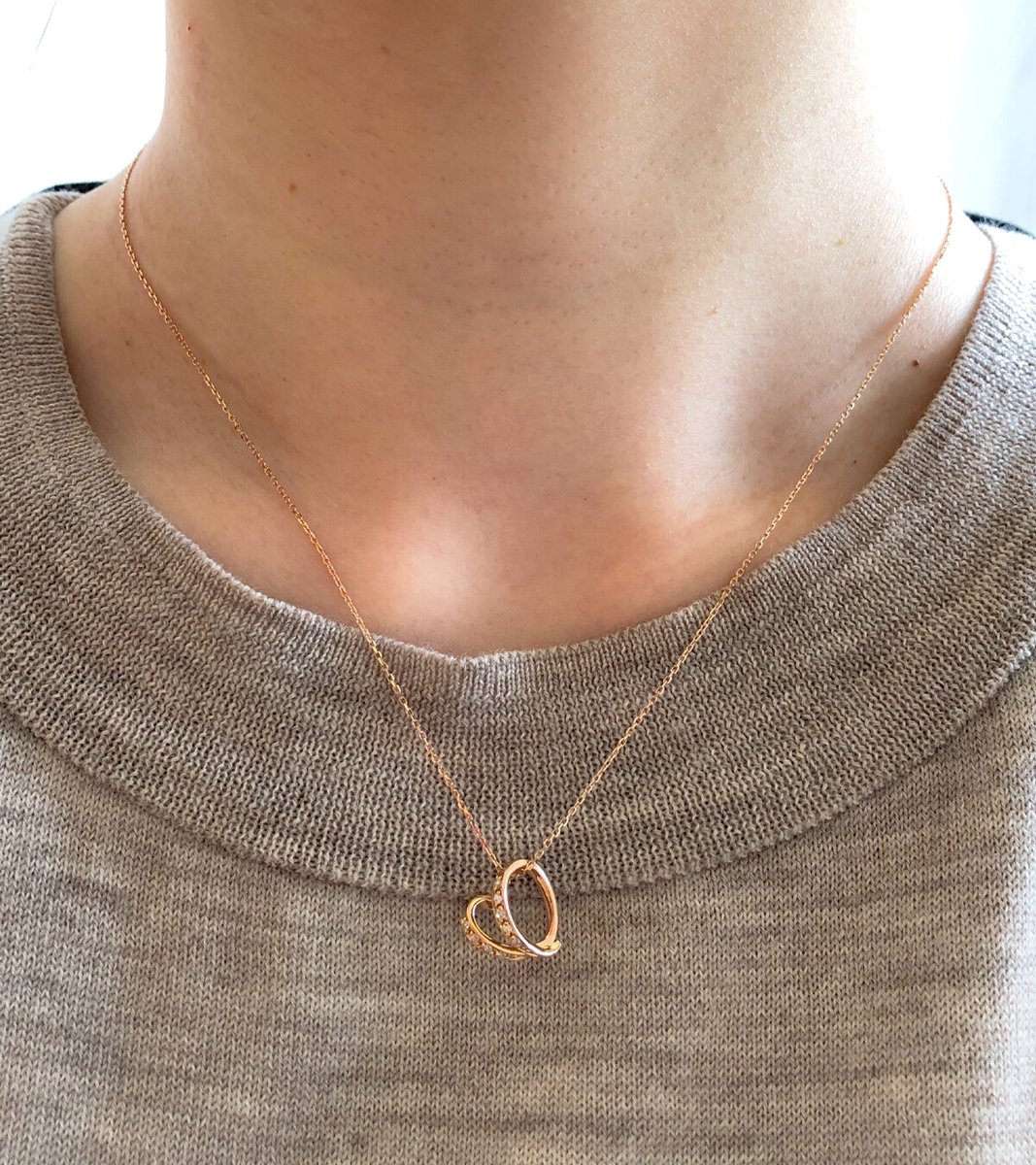 ４ C ヨンドシー Twitterissa Diamond Jewelry 可憐なハートを一本のリボンで立体的に描いたような ダイヤモンドネックレス ラグジュアリーな立体感は女性の魅力を引き立てます 左から T Co Rkflrpk2pw T Co J8zbiqepxu ヨンドシー