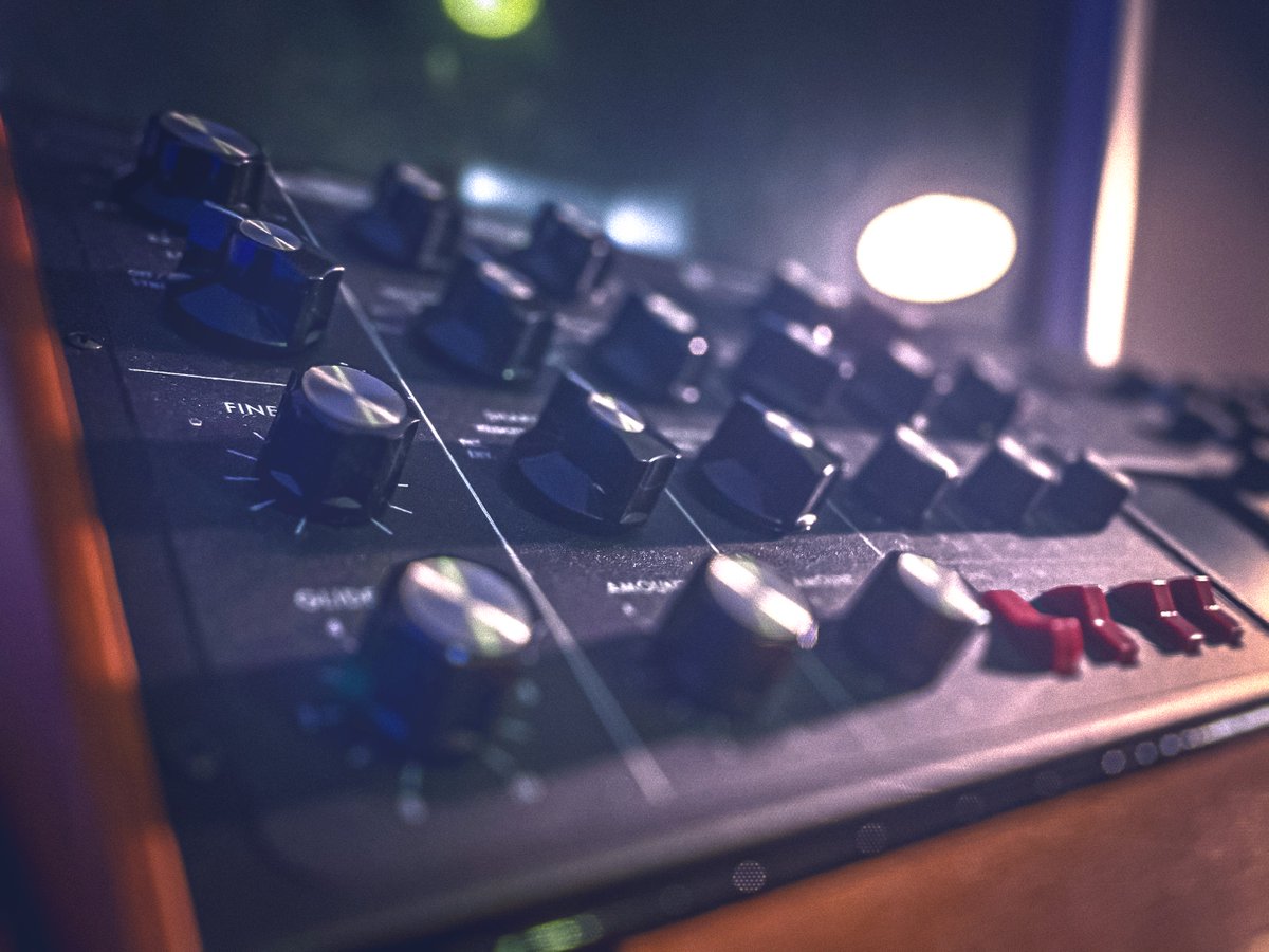 ValiantSamples's tweet photo. Knobs knobs knobs
.
#moog #moogvoyager #synthesizer #kontakt #samplelibrary #valiantsamples #virtualinstrument #daw #filmcomposer #nativeinstruments #vst #recording #musicproduction #musicproducer #composerlife #musicianlife #musicengineer #vstplugin https://t.co/NZ3n2ddPHD