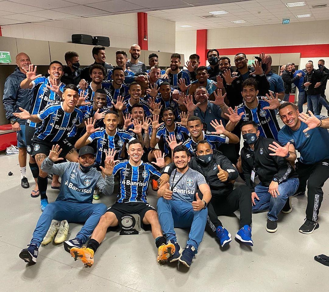 geralp10oficial's tweet photo. É o Grêmio que cala! Virou rotina...

#gremio #gfbpa #geraldogremio
#jamaisnosmatarao #abandadomonumental #arenadogremio https://t.co/FpFhtuDAT8